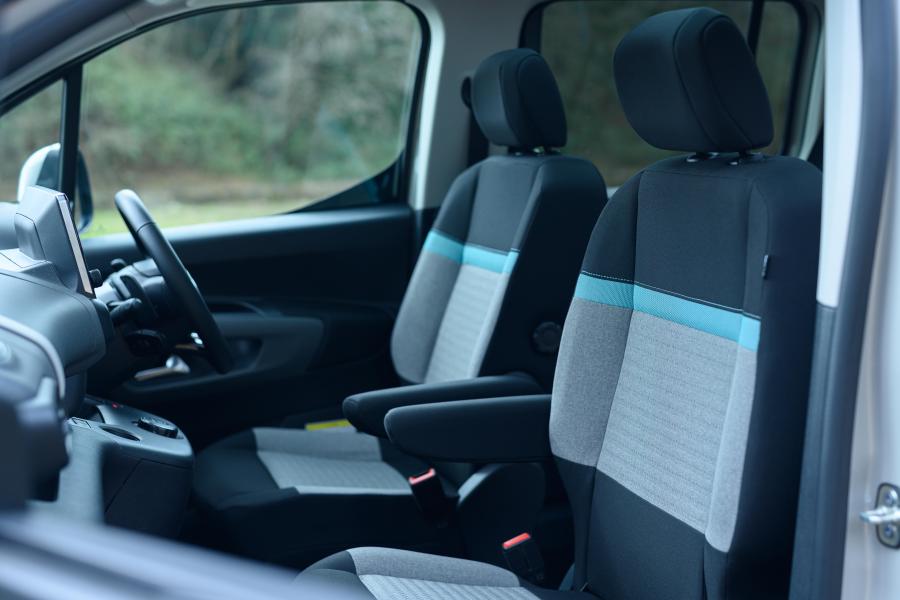 Интерьер Citroen Berlingo Multispace 2019 года  (JP) (фото 12 из 19)